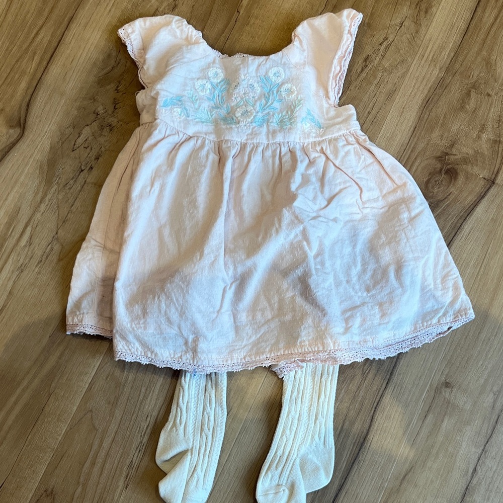Baby girl' Light Pink Embroidered Dress 100 % Cotton 🌸🩵